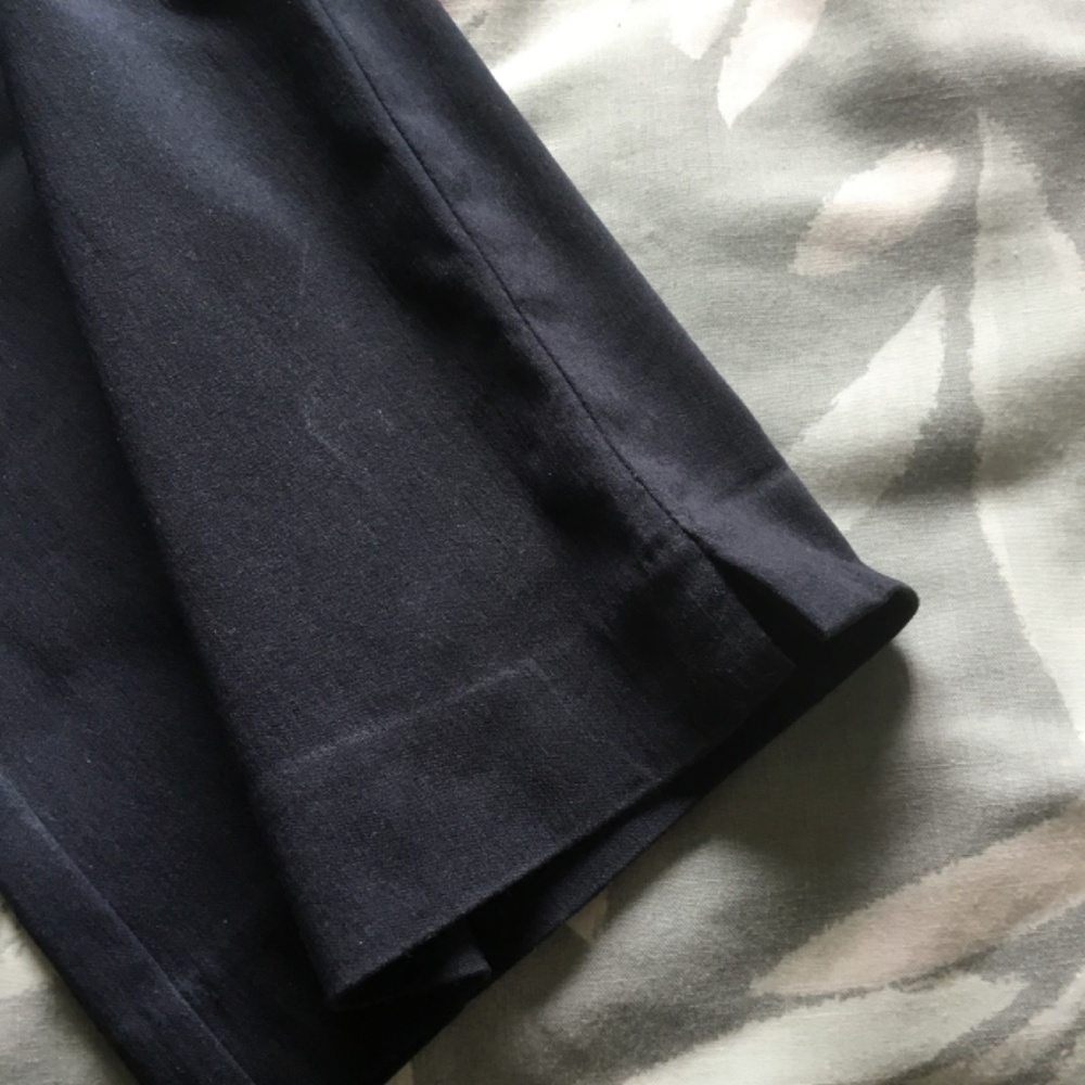 Deep Navy Capris - Picture 3 of 6
